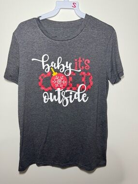 NWOT Women’s Baby It’s Cold Outside Gray Holiday Christmas T Shirt Size Small
